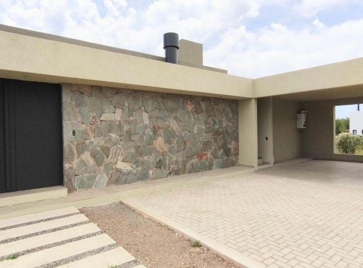 Casa · 182m² · 4 Ambientes · 2 Cocheras