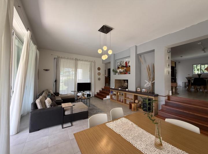 Casa · 420m² · 6 Ambientes · 2 Cocheras
