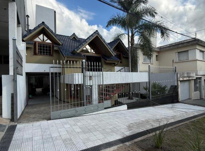 Casa · 245m² · 9 Ambientes