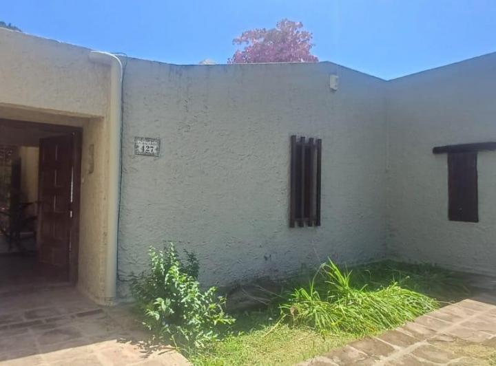 Casa · 277m² · 4 Dormitorios · 2 Cocheras