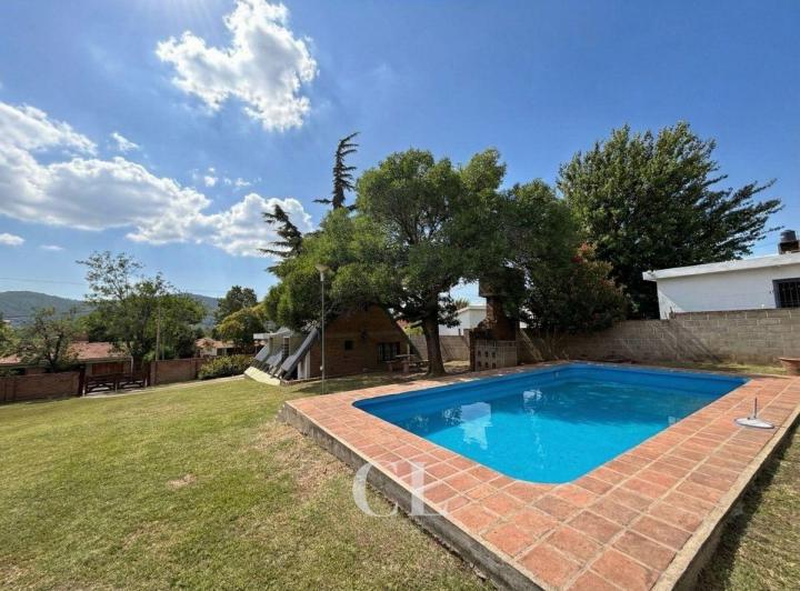Casa · 110m² · 6 Ambientes · 1 Cochera