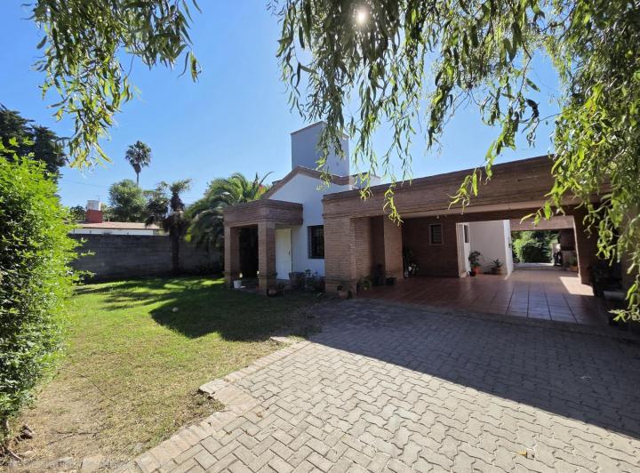 Casa · 200m² · 6 Ambientes · 2 Cocheras