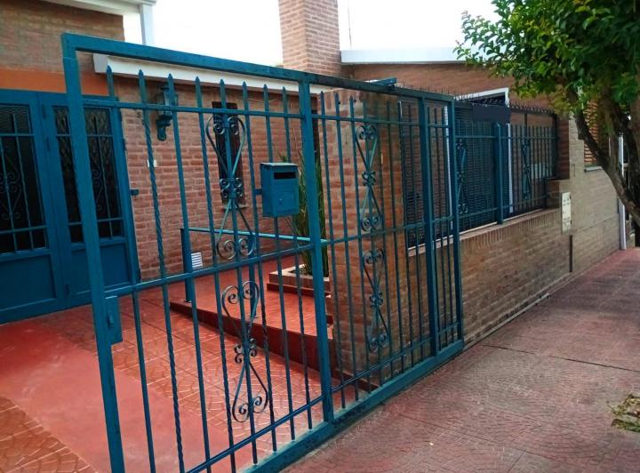 Casa · 259m² · 9 Ambientes · 1 Cochera