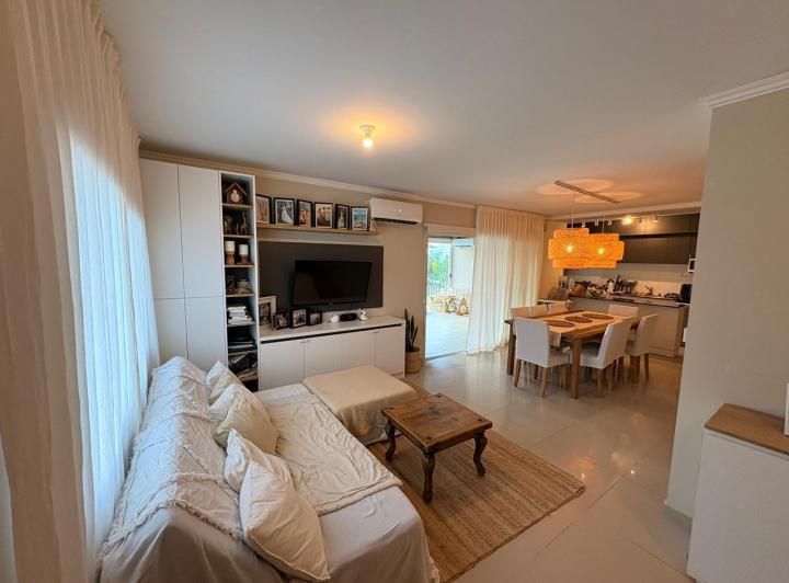 Casa · 163m² · 2 Dormitorios · 2 Cocheras
