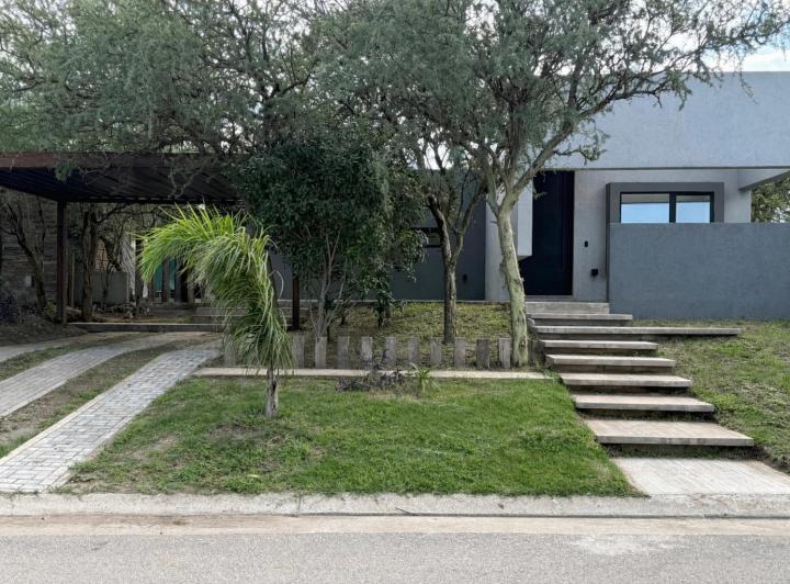 Casa · 197m² · 2 Dormitorios · 2 Cocheras