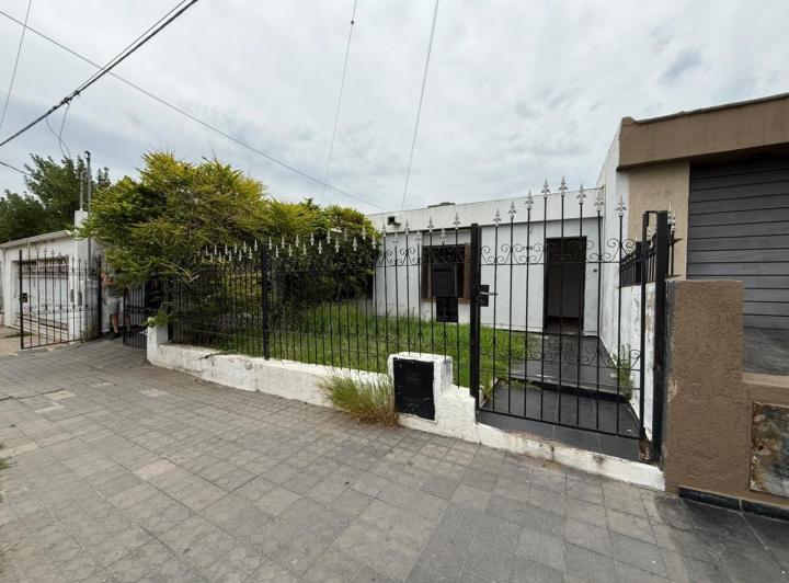 Casa · 140m² · 5 Ambientes · 1 Cochera