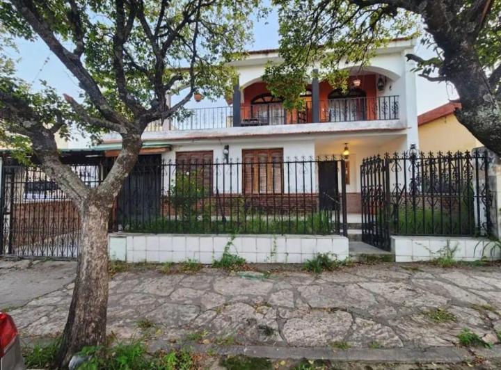 Casa · 99m² · 5 Ambientes · 3 Cocheras