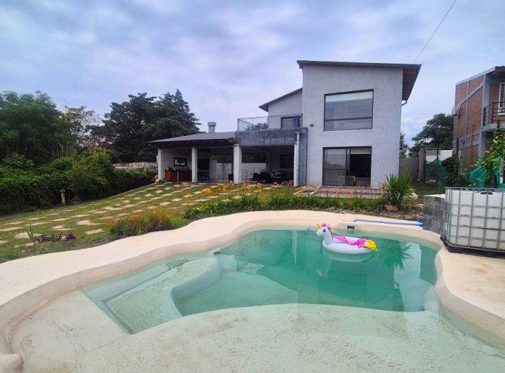 Casa · 200m² · 6 Ambientes · 3 Cocheras