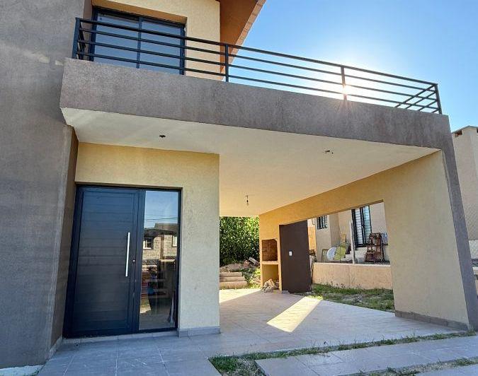 Casa · 76m² · 3 Ambientes · 1 Cochera