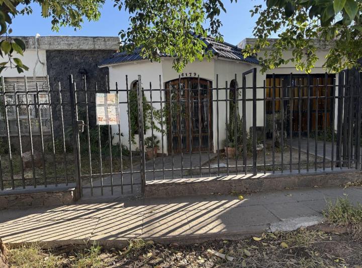 Casa · 150m² · 10 Ambientes · 2 Cocheras