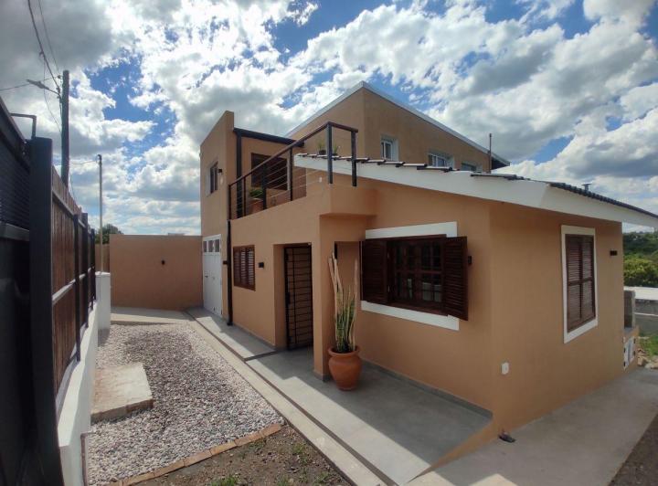 Casa · 110m² · 3 Ambientes · 1 Cochera