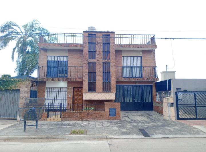 Casa · 446m² · 6 Ambientes · 1 Cochera