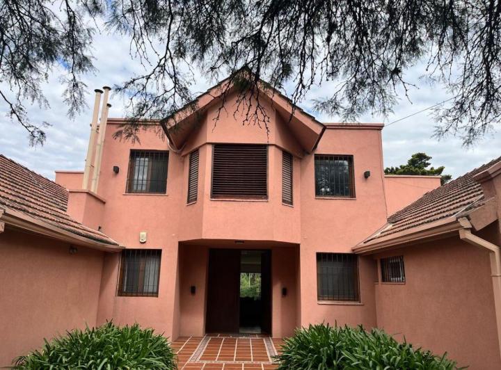 Casa · 440m² · 15 Ambientes · 2 Cocheras