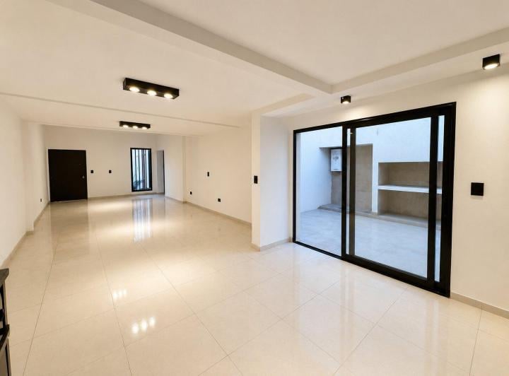 Casa · 109m² · 5 Ambientes · 1 Cochera