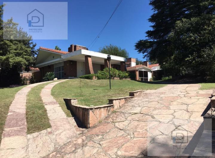 Casa · 228m² · 7 Ambientes · 1 Cochera