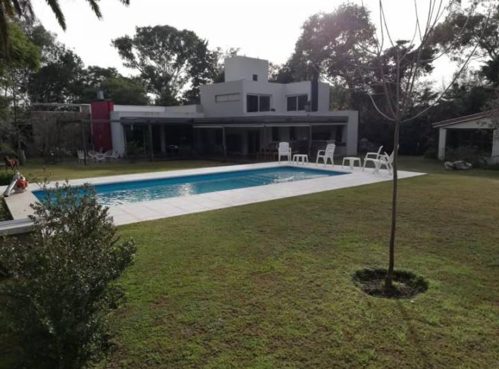 Casa · 562m² · 5 Dormitorios · 4 Cocheras