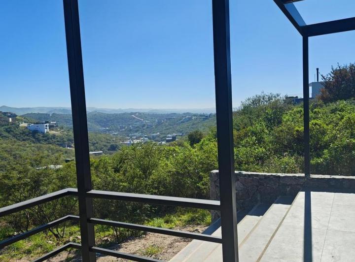 Casa · 330m² · 4 Ambientes · 2 Cocheras