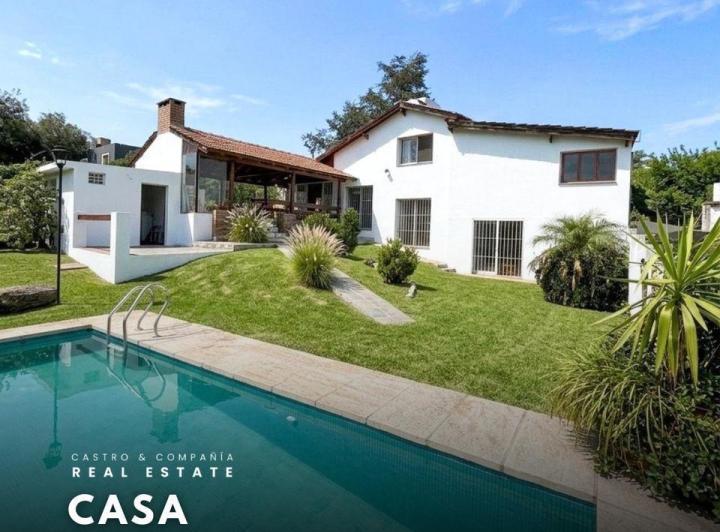Casa · 231m² · 7 Ambientes · 1 Cochera