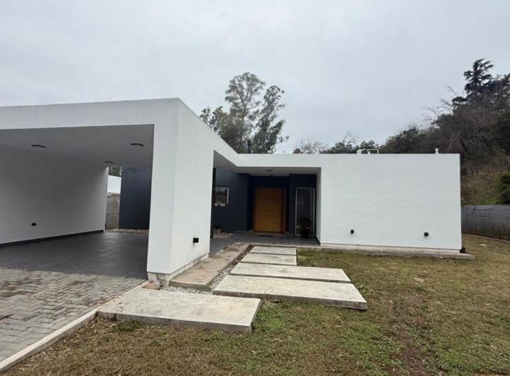 Casa · 195m² · 6 Ambientes · 2 Cocheras