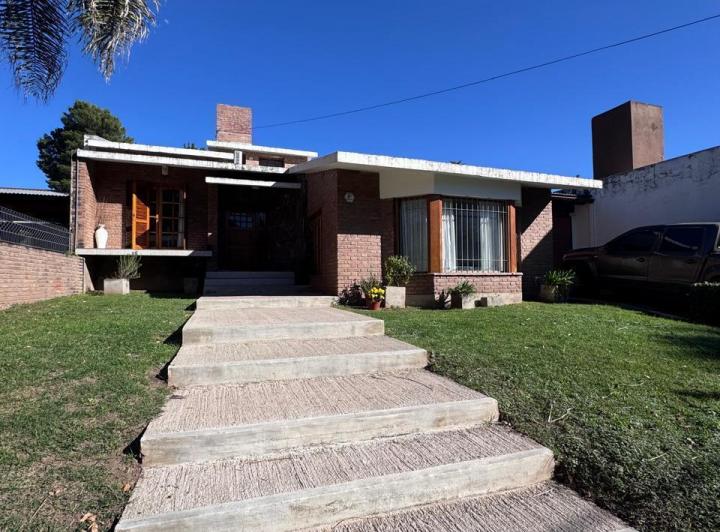 Casa · 220m² · 12 Ambientes