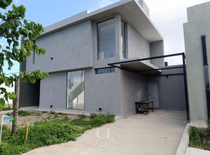Casa · 135m² · 5 Ambientes · 1 Cochera