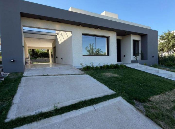Casa · 150m² · 4 Ambientes · 1 Cochera