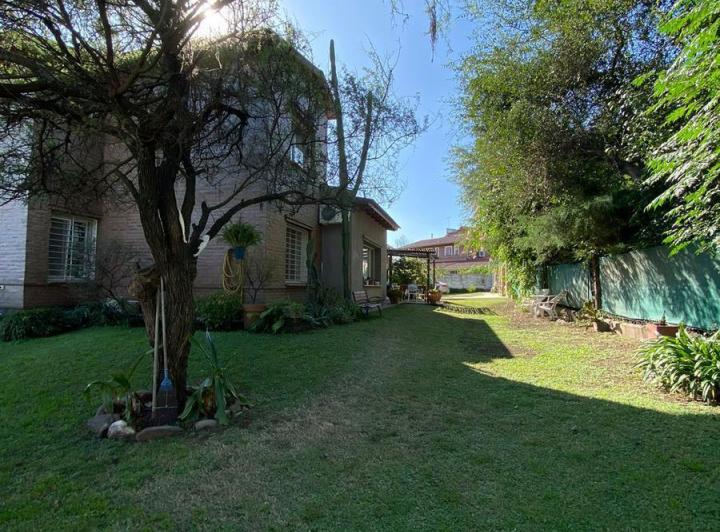 Casa · 279m² · 4 Ambientes · 3 Cocheras