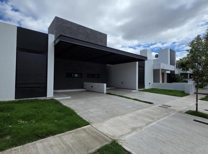 Casa · 112m² · 3 Ambientes · 1 Cochera