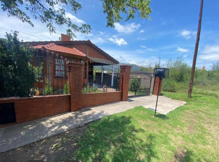Casa · 98m² · 4 Ambientes · 1 Cochera