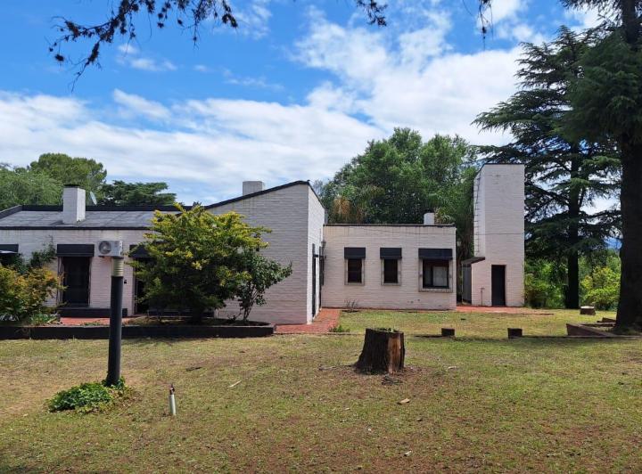 Casa · 312m² · 10 Ambientes · 1 Cochera