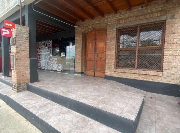 Casa · 264m² · 10 Ambientes · 4 Cocheras