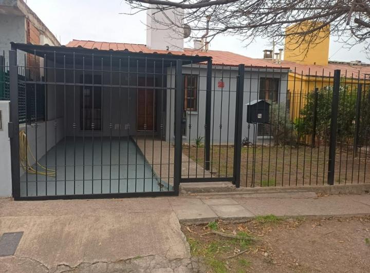 Casa · 75m² · 5 Ambientes · 2 Cocheras