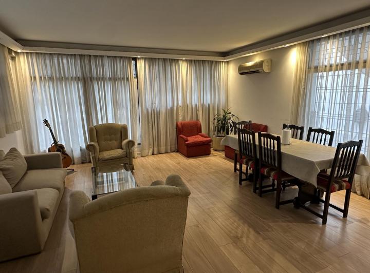 Casa · 393m² · 7 Ambientes · 1 Cochera