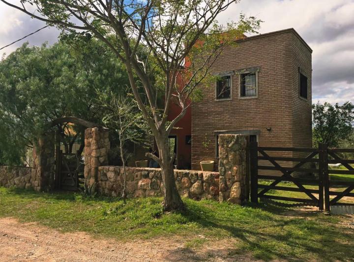 Casa · 1000m² · 4 Ambientes