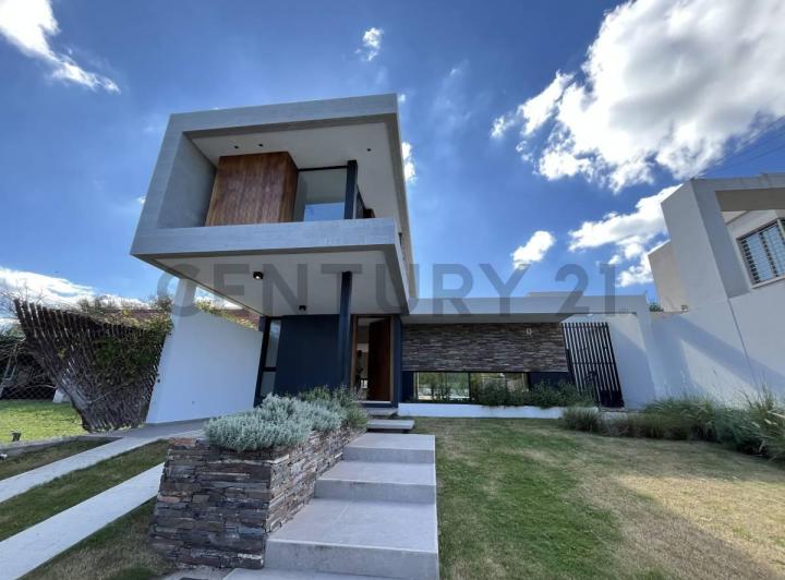 Casa · 157m² · 4 Ambientes · 1 Cochera