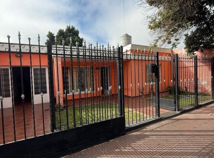 Casa · 180m² · 6 Ambientes · 1 Cochera