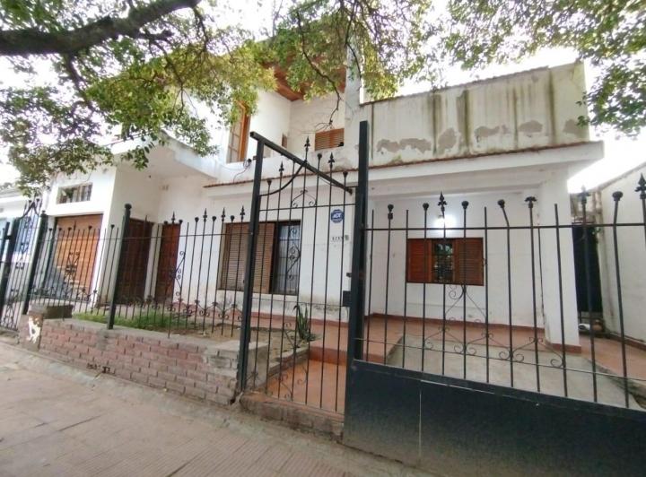 Casa · 273m² · 5 Ambientes · 2 Cocheras