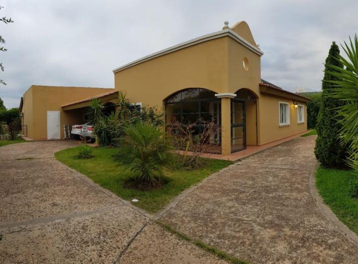 Casa · 250m² · 5 Ambientes · 2 Cocheras
