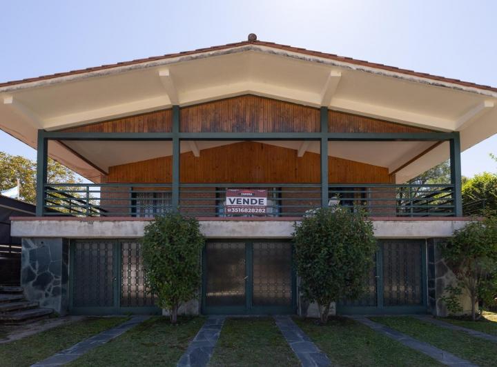 Casa · 364m² · 6 Ambientes · 3 Cocheras