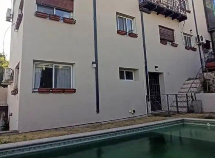 Casa · 305m² · 10 Ambientes · 2 Cocheras
