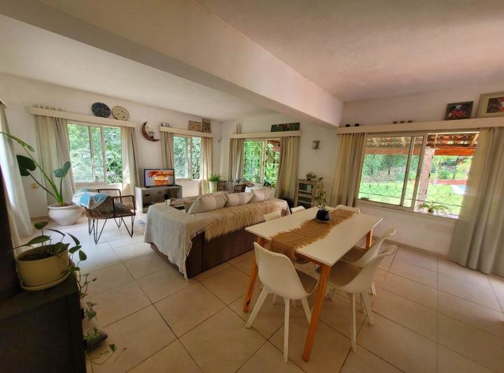 Casa · 670m² · 5 Dormitorios · 1 Cochera