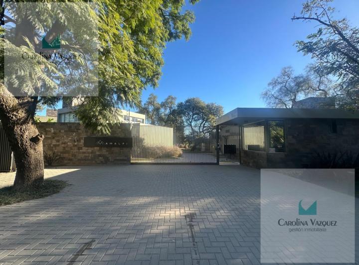 Casa · 180m² · 5 Ambientes · 2 Cocheras