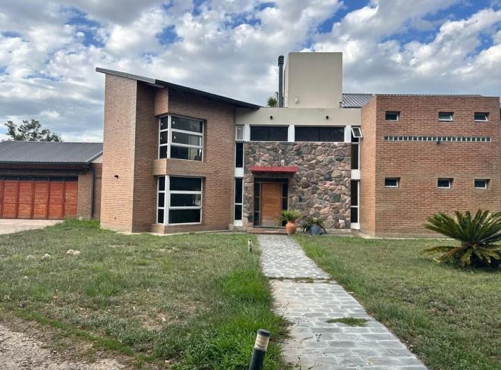 Casa · 312m² · 2 Ambientes