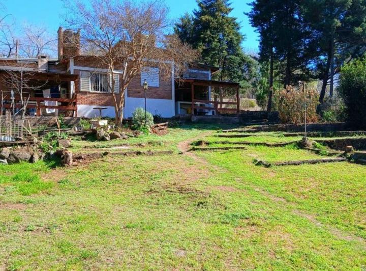 Casa · 217m² · 12 Ambientes · 4 Cocheras
