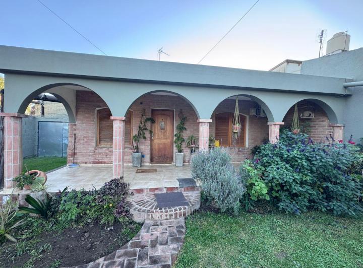 Casa · 187m² · 2 Dormitorios · 1 Cochera