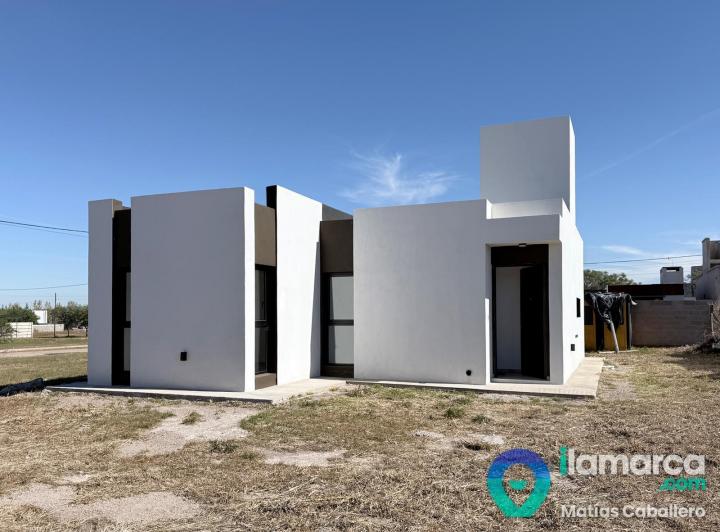 Casa · 75m² · 4 Ambientes · 2 Cocheras
