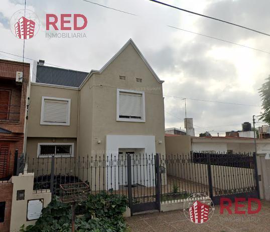 Casa · 250m² · 8 Ambientes · 2 Cocheras