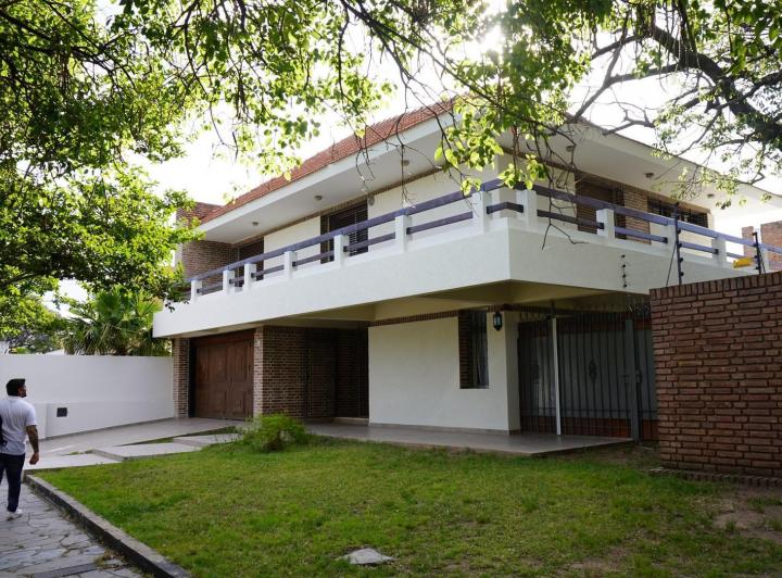 Casa · 500m² · 8 Dormitorios · 6 Cocheras