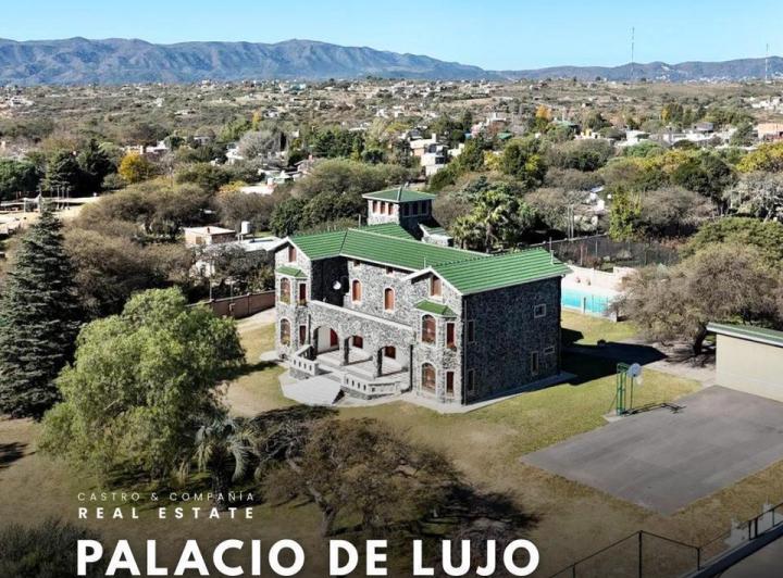 Casa · 1000m² · 13 Ambientes