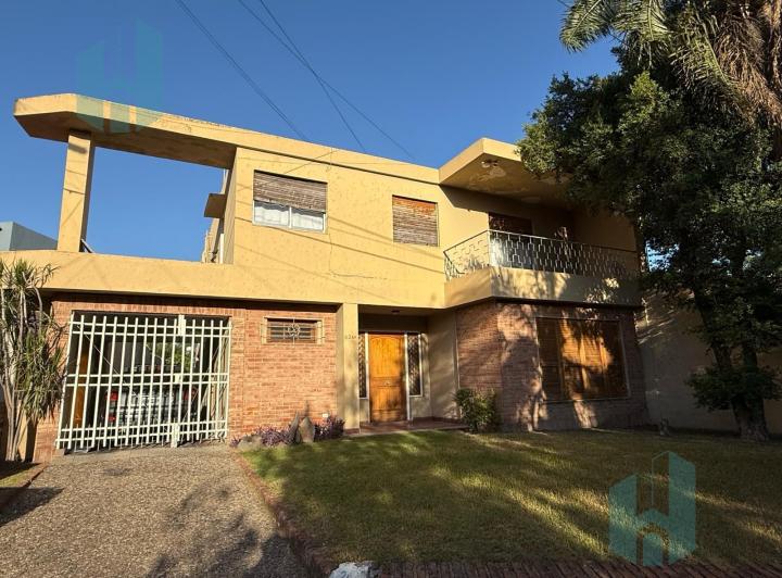 Casa · 266m² · 4 Ambientes · 2 Cocheras